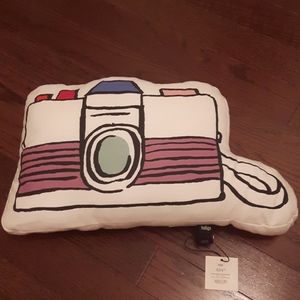 🛍️ NWT camera pillow from indigo